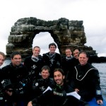 galapagos_galera_0015 Equuipe reunida no arco de darwin